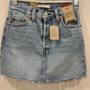 NWT Levi Icon Skirt SIZE 23